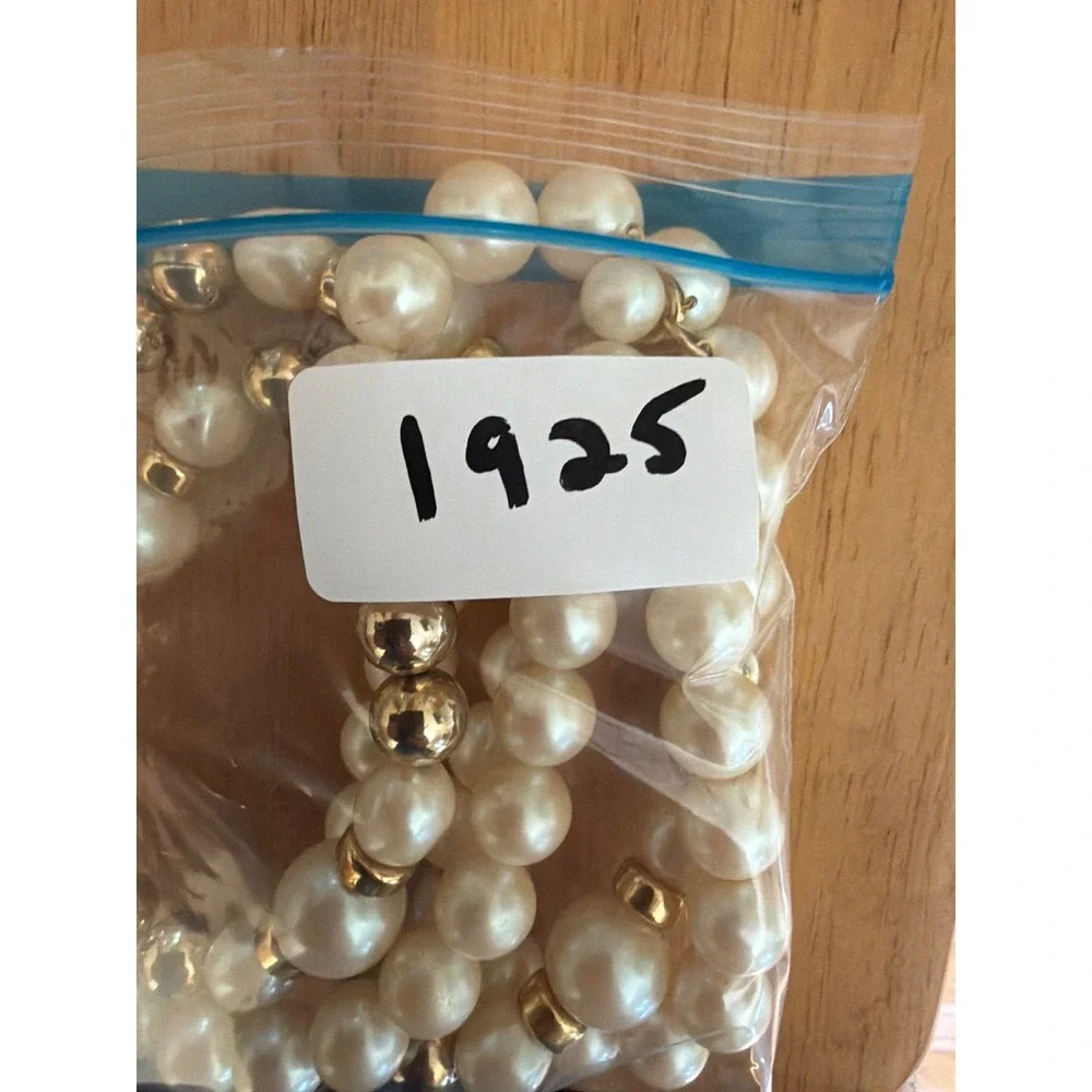 Vintage Faux Pearl Necklace Gold Tone Accent Beads Creamy White